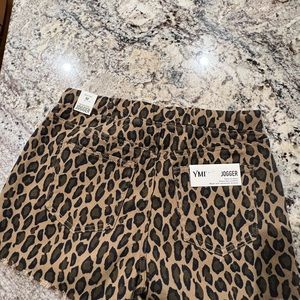 YMP Jogger shorts leopard print